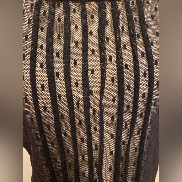 Cute Lace Top with Cream lining - Picture 2 of 4